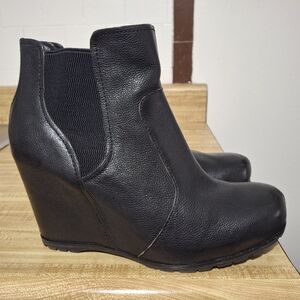 Korks-Ease Pilar Black Leather Wedge Bootie Size 9.5